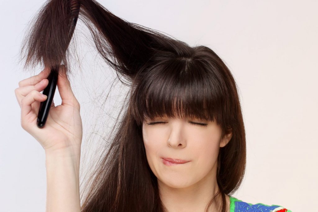 Bỏ ngay những sai lầm này trong việc chăm sóc tóc làm tóc yếu dần