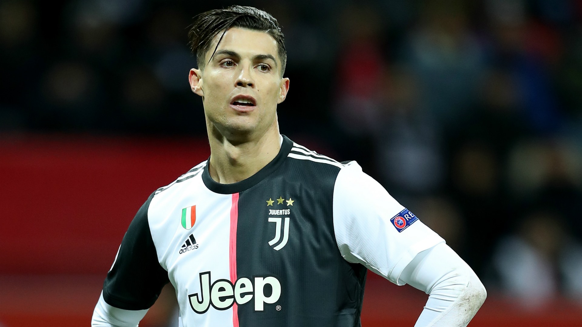 Ronaldo đang là gánh nặng tài chính với Juventus