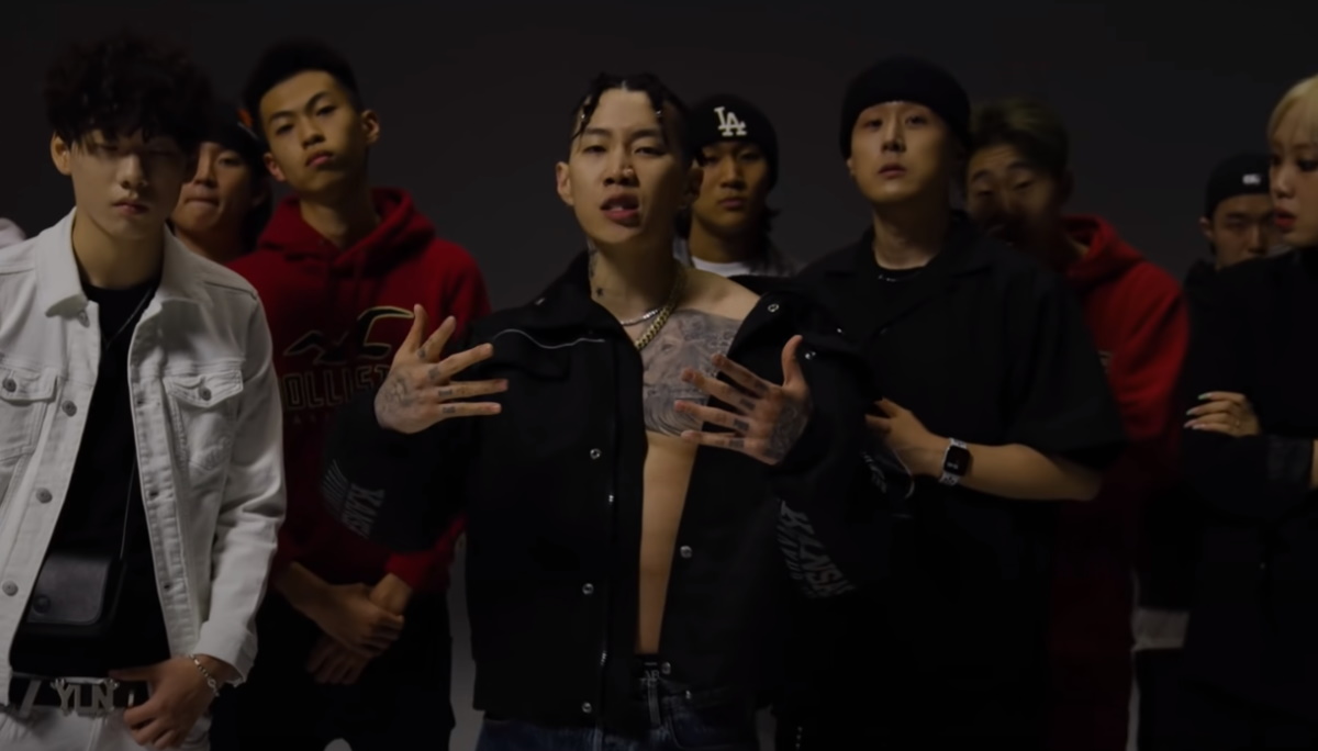 Jay Park trong MV DNA Remix