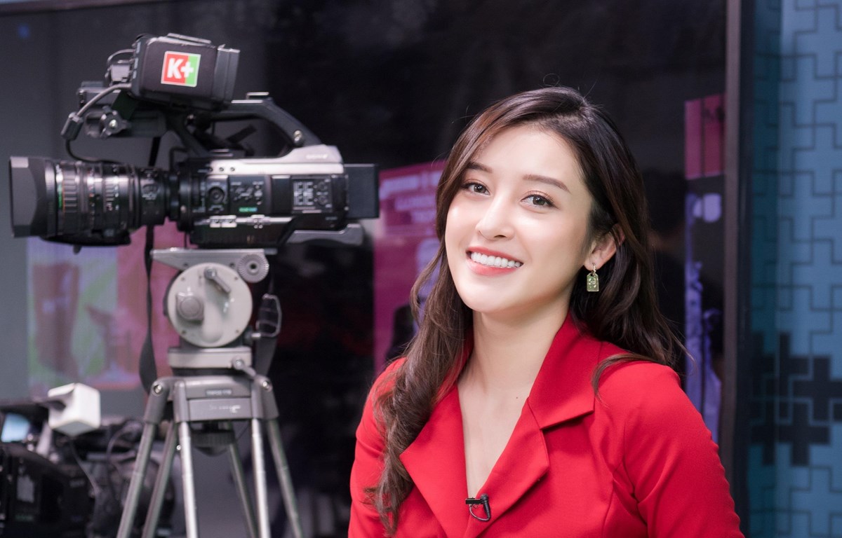 Á hậu Huyền My trở thành MC show bóng đá của kênh truyền hình K+